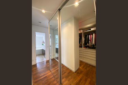 Apartamento à venda com 194m², 3 quartos e 4 vagas Apartamento à venda com 194m², 3 quartos e 4 vagasCloset da suíte 1