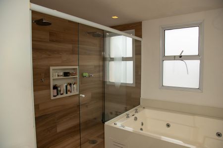 Apartamento à venda com 194m², 3 quartos e 4 vagas Apartamento à venda com 194m², 3 quartos e 4 vagasBanheiro da Suíte 1