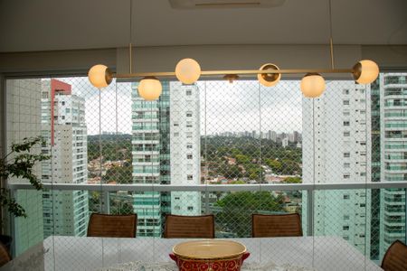 Apartamento à venda com 194m², 3 quartos e 4 vagas Apartamento à venda com 194m², 3 quartos e 4 vagasVista