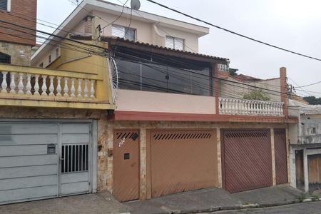 Casa à venda com 180m², 3 quartos e 4 vagas Casa à venda com 180m², 3 quartos e 4 vagasFachada