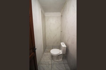 Banheiro de casa de condomínio à venda com 1 quarto, 36m² em Cristal, Porto Alegre