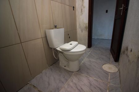 Banheiro de casa de condomínio à venda com 1 quarto, 36m² em Cristal, Porto Alegre