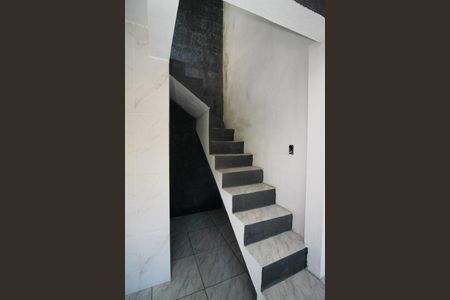 Casa de condomínio à venda com 36m², 1 quarto e sem vaga Casa de condomínio à venda com 36m², 1 quarto e sem vagaEscada