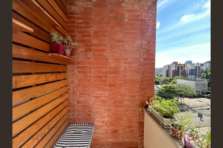 Apartamento à venda com 82m², 2 quartos e sem vaga Apartamento à venda com 82m², 2 quartos e sem vagaSacada