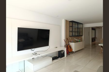 Apartamento à venda com 140m², 3 quartos e 1 vaga Apartamento à venda com 140m², 3 quartos e 1 vagaSala