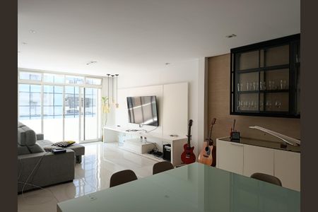 Apartamento à venda com 140m², 3 quartos e 1 vaga Apartamento à venda com 140m², 3 quartos e 1 vagaSala