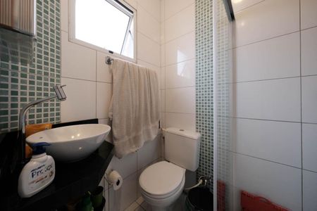 Casa de condomínio à venda com 52m², 2 quartos e 1 vagaBanheiro da Suíte 2