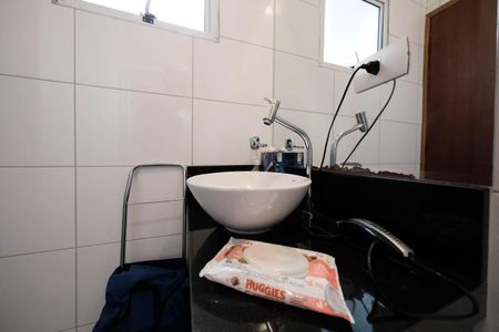 Casa de condomínio à venda com 52m², 2 quartos e 1 vagaBanheiro da Suíte 1