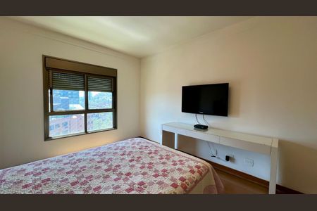 Apartamento à venda com 288m², 4 quartos e 6 vagas Apartamento à venda com 288m², 4 quartos e 6 vagasSuíte