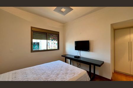 Apartamento à venda com 288m², 4 quartos e 6 vagas Apartamento à venda com 288m², 4 quartos e 6 vagasQuarto