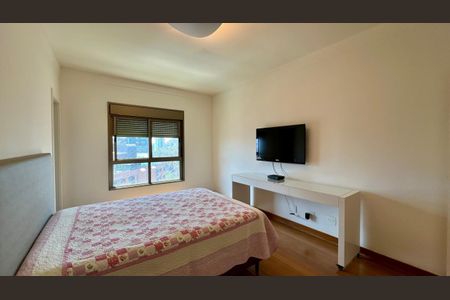 Apartamento à venda com 288m², 4 quartos e 6 vagas Apartamento à venda com 288m², 4 quartos e 6 vagasSuíte