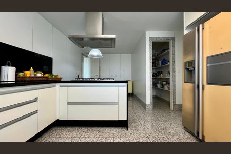 Apartamento à venda com 288m², 4 quartos e 6 vagas Apartamento à venda com 288m², 4 quartos e 6 vagasCozinha
