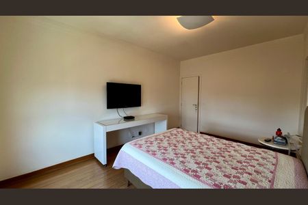 Apartamento à venda com 288m², 4 quartos e 6 vagas Apartamento à venda com 288m², 4 quartos e 6 vagasSuíte