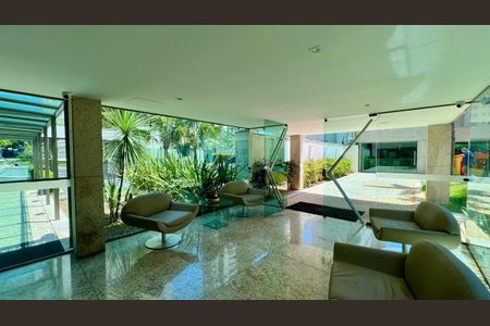 Apartamento à venda com 288m², 4 quartos e 6 vagas Apartamento à venda com 288m², 4 quartos e 6 vagasHall de entrada