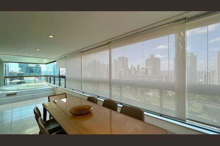 Apartamento à venda com 288m², 4 quartos e 6 vagas Apartamento à venda com 288m², 4 quartos e 6 vagasSala