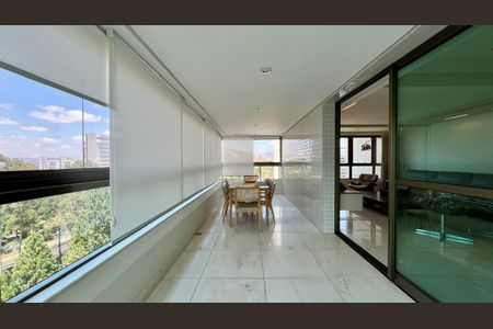 Apartamento à venda com 288m², 4 quartos e 6 vagas Apartamento à venda com 288m², 4 quartos e 6 vagasVaranda da Sala