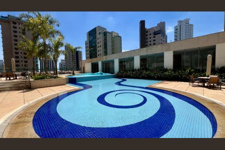 Apartamento à venda com 288m², 4 quartos e 6 vagas Apartamento à venda com 288m², 4 quartos e 6 vagasÁrea comum - Piscina