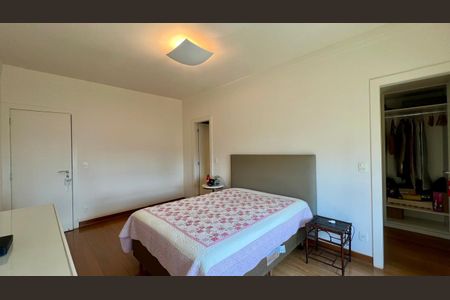 Apartamento à venda com 288m², 4 quartos e 6 vagas Apartamento à venda com 288m², 4 quartos e 6 vagasSuíte