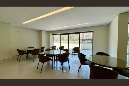 Apartamento à venda com 288m², 4 quartos e 6 vagas Apartamento à venda com 288m², 4 quartos e 6 vagasÁrea comum - Salão de festas
