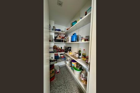 Apartamento à venda com 288m², 4 quartos e 6 vagas Apartamento à venda com 288m², 4 quartos e 6 vagasDespensa