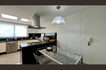 Apartamento à venda com 288m², 4 quartos e 6 vagas Apartamento à venda com 288m², 4 quartos e 6 vagasCozinha