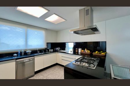 Apartamento à venda com 288m², 4 quartos e 6 vagas Apartamento à venda com 288m², 4 quartos e 6 vagasCozinha