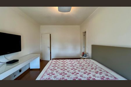 Apartamento à venda com 288m², 4 quartos e 6 vagas Apartamento à venda com 288m², 4 quartos e 6 vagasSuíte