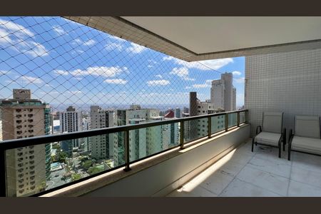 Apartamento à venda com 288m², 4 quartos e 6 vagas Apartamento à venda com 288m², 4 quartos e 6 vagasVaranda da Sala 2