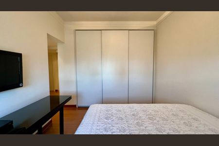 Apartamento à venda com 288m², 4 quartos e 6 vagas Apartamento à venda com 288m², 4 quartos e 6 vagasQuarto