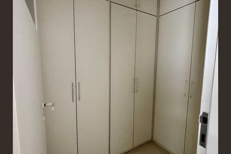Apartamento à venda com 178m², 3 quartos e 3 vagas Apartamento à venda com 178m², 3 quartos e 3 vagasQuarto de Serviço