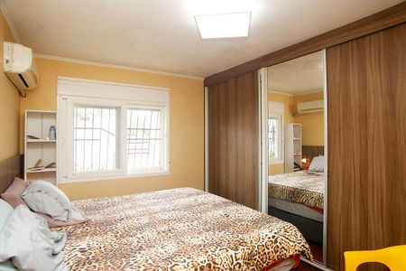 Quarto 1 Suíte de casa à venda com 3 quartos, 260m² em Petrópolis, Porto Alegre