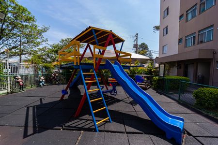 Apartamento à venda com 98m², 2 quartos e 1 vaga Apartamento à venda com 98m², 2 quartos e 1 vagaÁrea comum - Playground