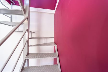 Apartamento à venda com 98m², 2 quartos e 1 vaga Apartamento à venda com 98m², 2 quartos e 1 vagaEscada