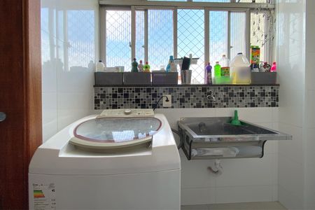 Apartamento à venda com 60m², 3 quartos e 1 vagaÁrea de Serviço