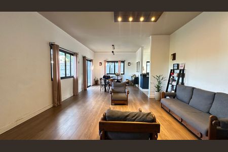 Casa de condomínio para alugar com 250m², 3 quartos e 4 vagas