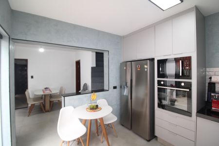 Casa à venda com 189m², 4 quartos e 2 vagasCasa 2 - Sala / Cozinha