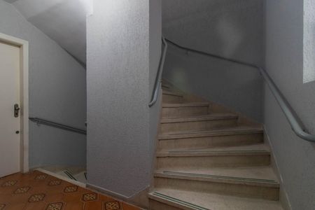 Apartamento à venda com 84m², 1 quarto e sem vagaEscada