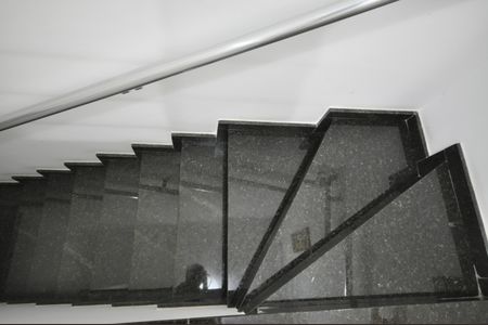 Casa à venda com 94m², 3 quartos e 2 vagasEscada