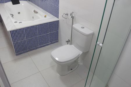 Casa à venda com 190m², 2 quartos e 3 vagasBanheiro da Suíte 2