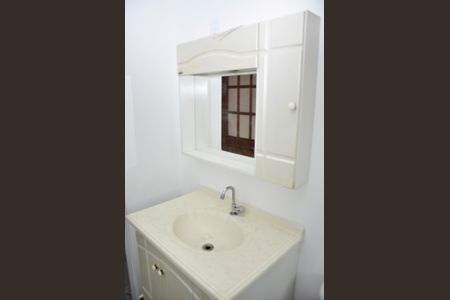 Casa para alugar com 80m², 2 quartos e sem vaga Casa para alugar com 80m², 2 quartos e sem vagaBanheiro Social