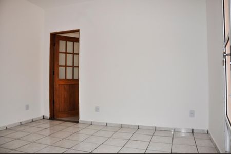 Casa para alugar com 80m², 2 quartos e sem vaga Casa para alugar com 80m², 2 quartos e sem vagaSala