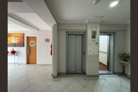 Apartamento à venda com 55m², 2 quartos e 2 vagas Apartamento à venda com 55m², 2 quartos e 2 vagasHall social