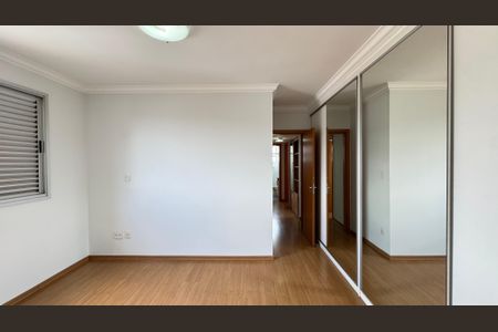 Apartamento à venda com 115m², 4 quartos e 2 vagasQuarto