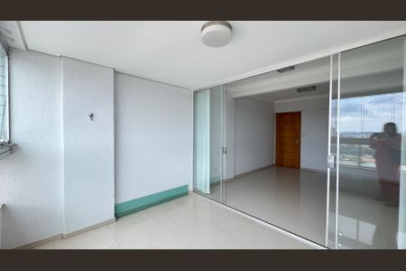 Apartamento à venda com 115m², 4 quartos e 2 vagasVaranda