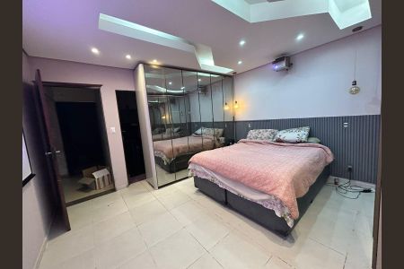 Casa à venda com 180m², 7 quartos e 4 vagas Casa à venda com 180m², 7 quartos e 4 vagasFoto 02