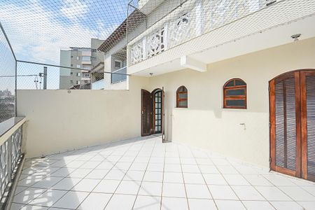 Casa para alugar com 270m², 5 quartos e 3 vagasSacada do Quarto 1