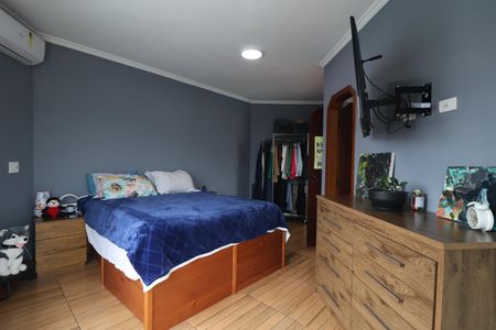 Casa à venda com 244m², 3 quartos e 2 vagasSuíte