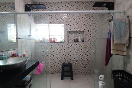 Casa à venda com 244m², 3 quartos e 2 vagasBanheiro da Suíte