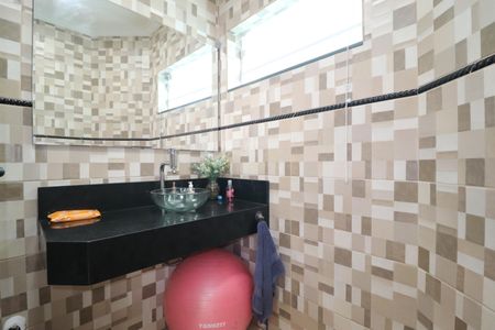 Casa à venda com 244m², 3 quartos e 2 vagasLavabo