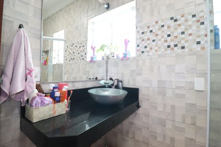 Casa à venda com 244m², 3 quartos e 2 vagasBanheiro